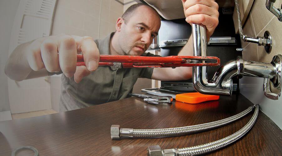 Expert burst pipe repair services in Commiskey, IN